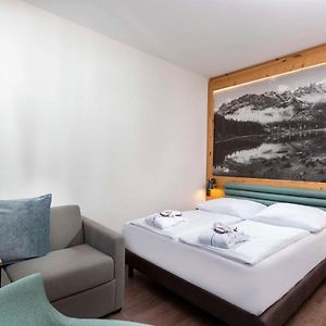 Standard Queen Room Sofa